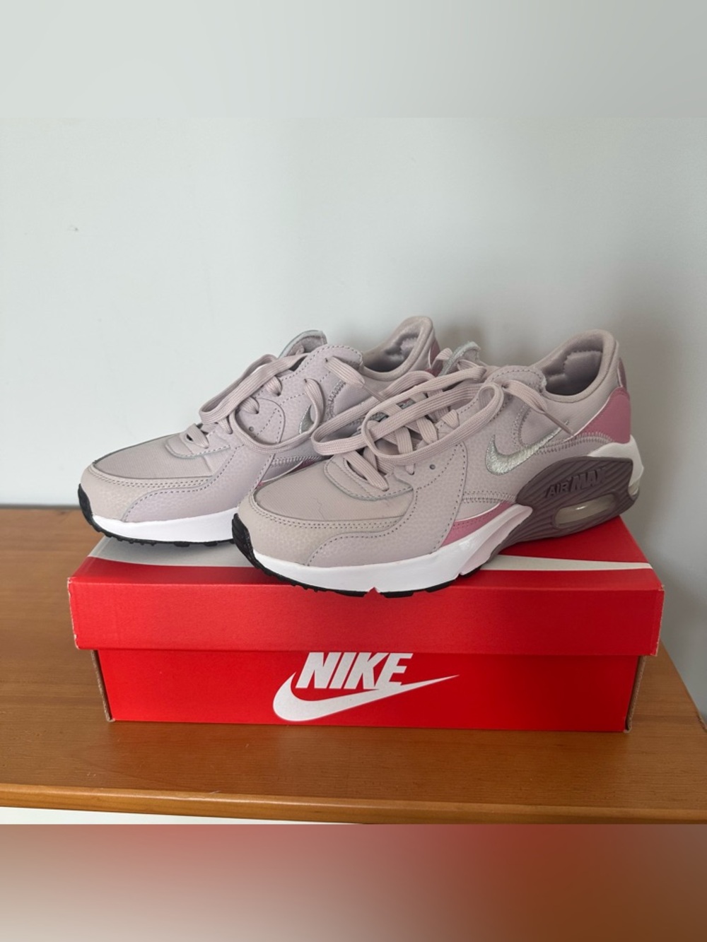 Nike Women’s Air Max Excee Sneakers - purple/Pink NWT size 8